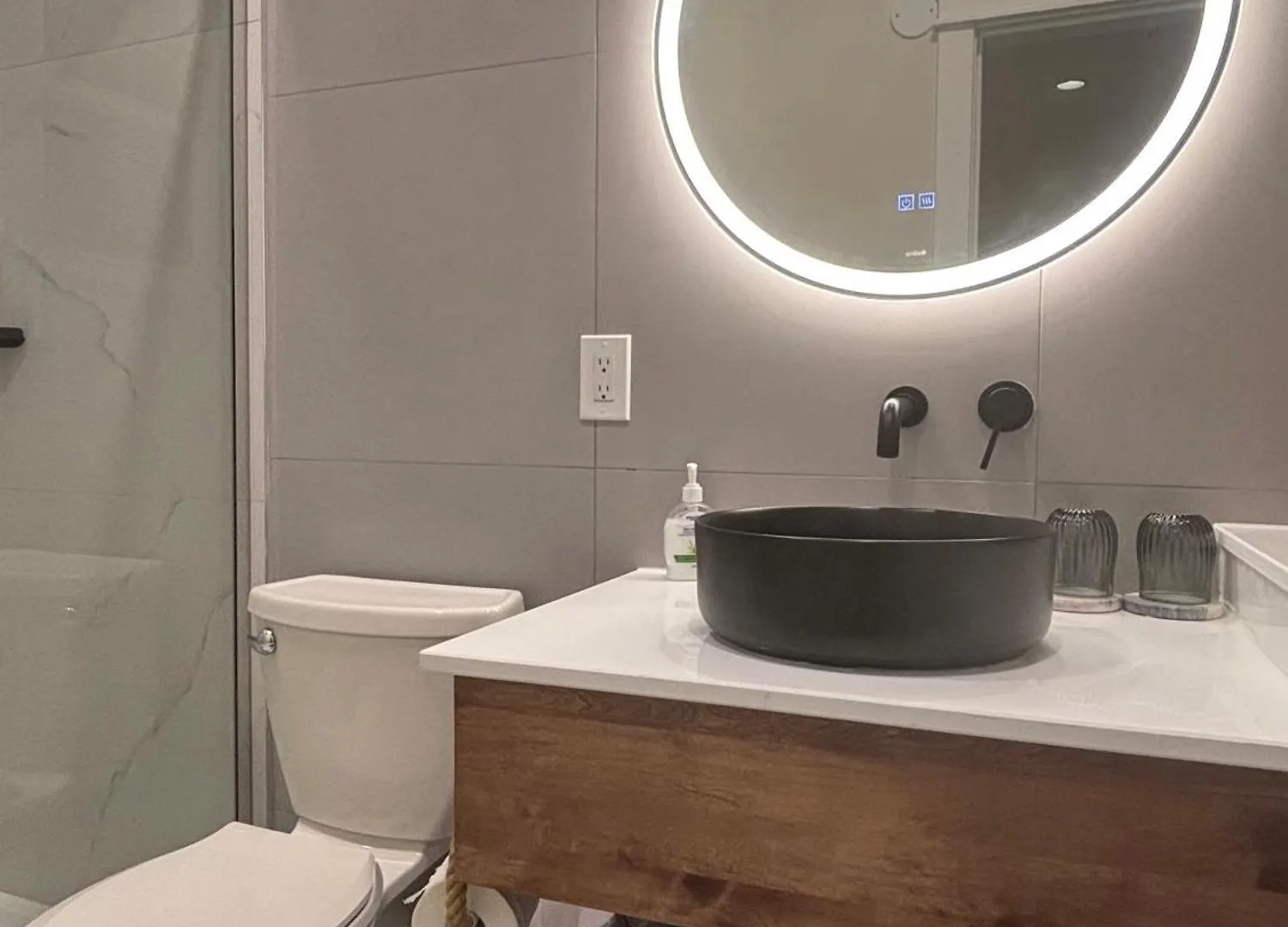 Vancouver Convenient Apartment